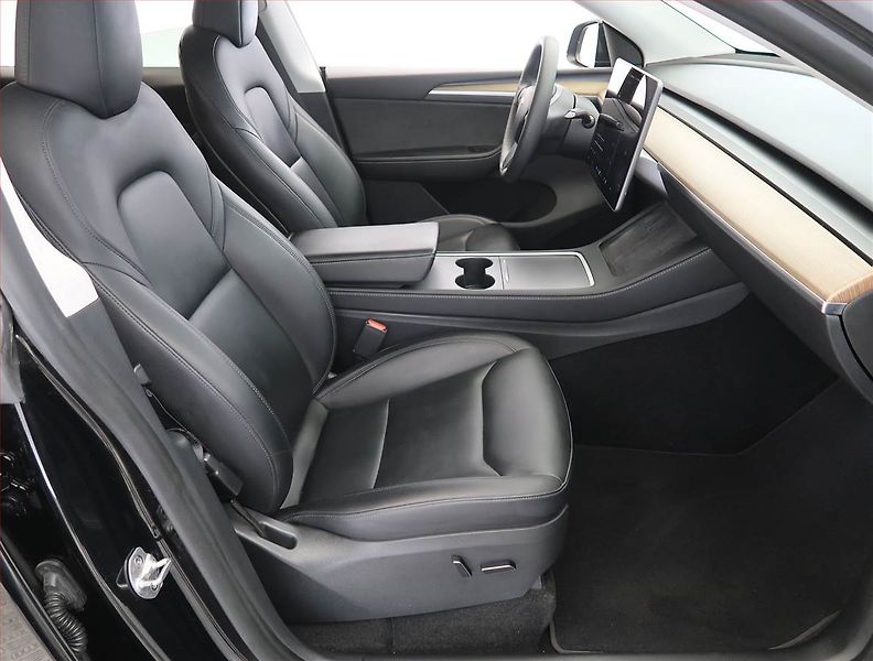 Tesla Model Y (2023) Long Range AWD 79kWh, SoH 91% - fotka 9 z 33