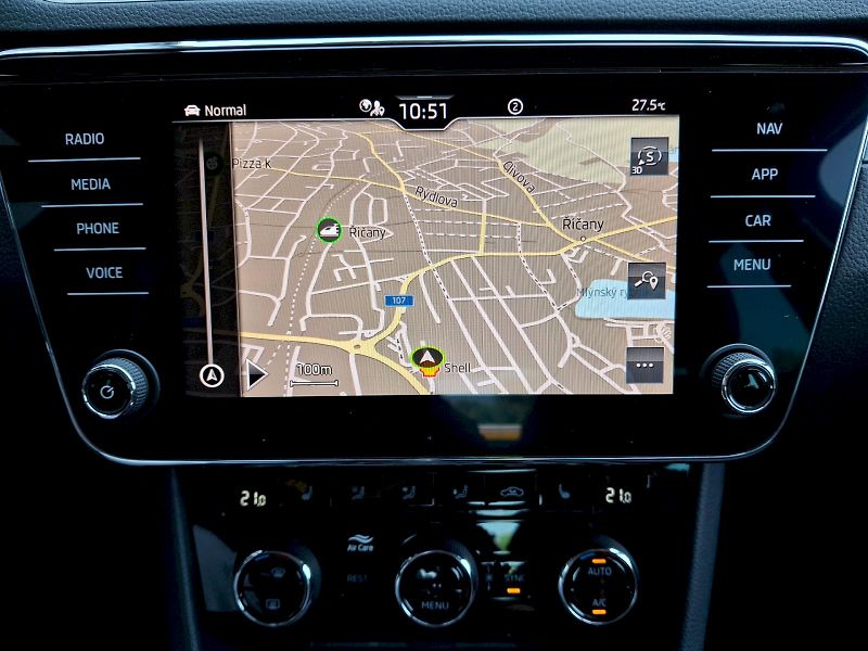 Škoda Superb (2022) Style Plus Top DSG 2,0TSi 140k - fotka 25 z 35