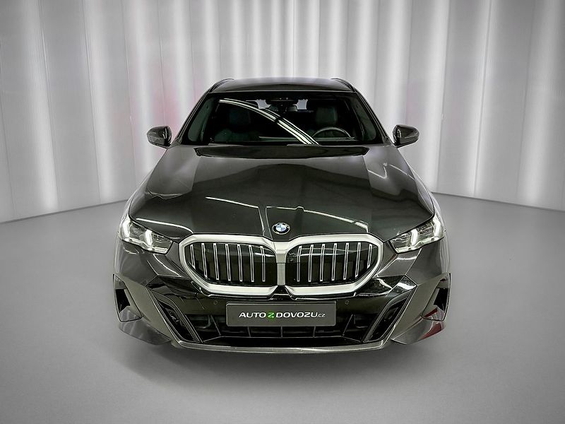 BMW Řada 5 520d xDrive M-SPORT, HARMAN&KA - fotka 3 z 35