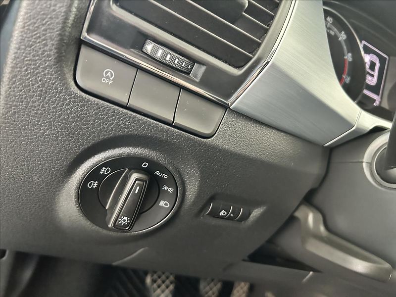Škoda Fabia 1,0   TSI 70kW,SERVISKA,PŮVOD - fotka 10 z 23