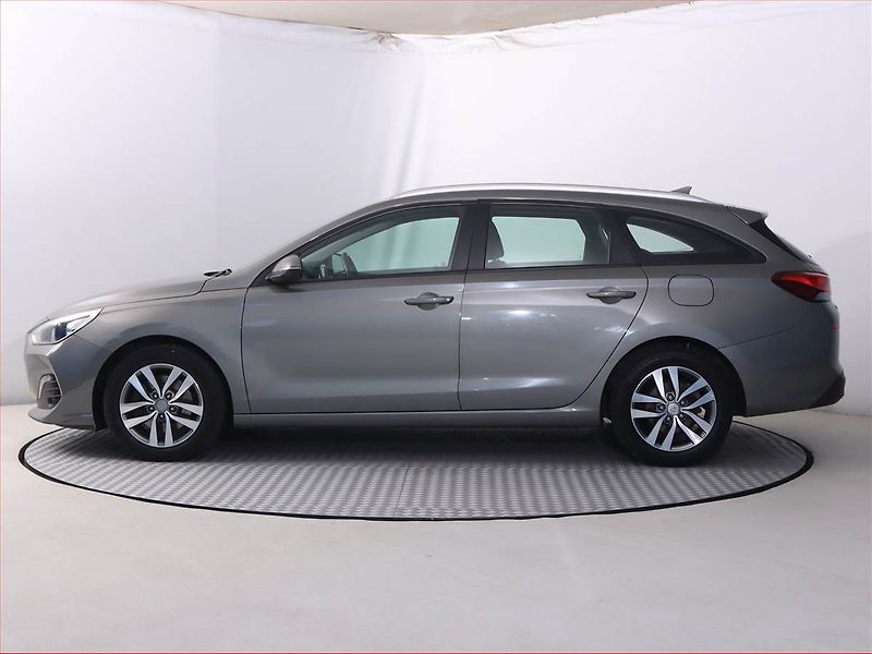 Hyundai i30 (2019) Comfort 1.4 CVVT, Serv.kniha - fotka 3 z 20