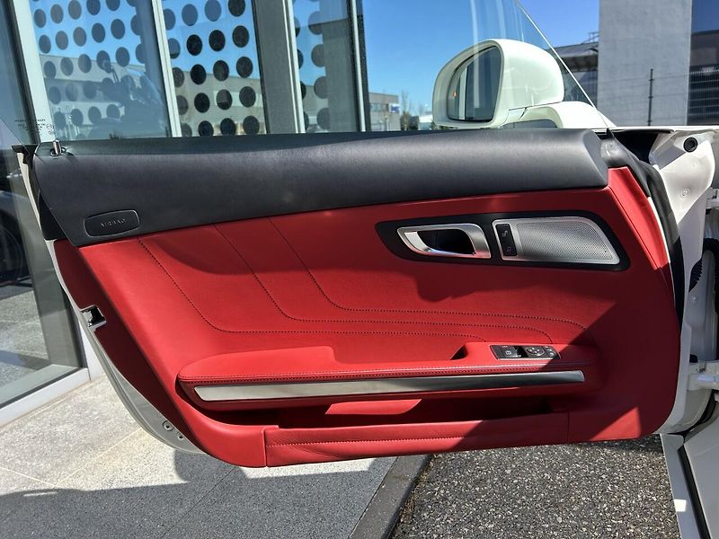 Mercedes-Benz SLS AMG 6.3 V8 Roadster - fotka 23 z 35
