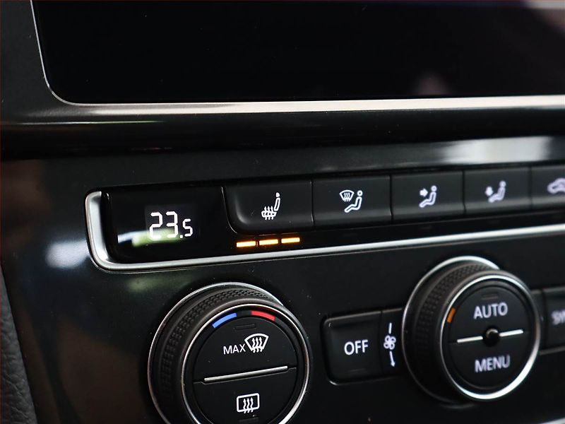 Volkswagen Golf (2018) 1.0 TSI, Tempomat - fotka 15 z 17