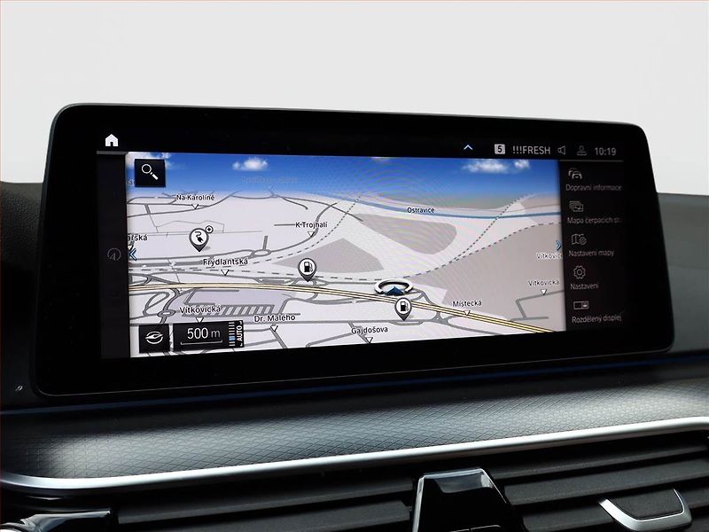 BMW Řada 5 (2022) M Sport 530e - fotka 15 z 28