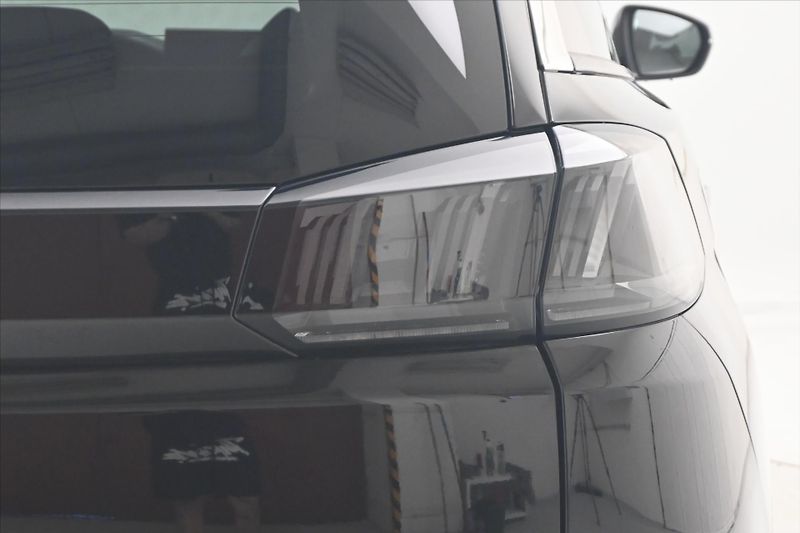 Peugeot 5008 1,5 96kW BlueHDi 7 míst Záruka - fotka 27 z 29
