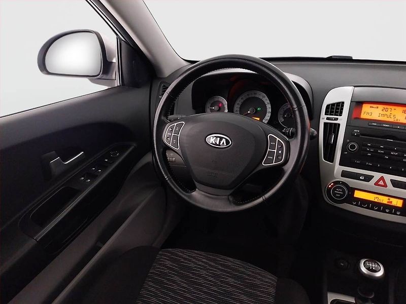 Kia Ceed (2007) 1.6 i, nová STK, dobrý stav - fotka 7 z 16
