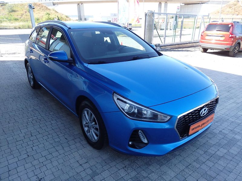 Hyundai i30 1.6 CRDi ZÁLOHOVÁNO - fotka 3 z 22