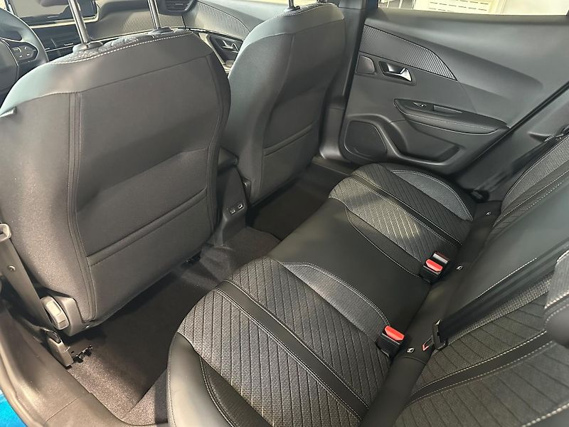 Peugeot 2008 (2026) ALLURE Elektromotor 115 kW  - fotka 10 z 20