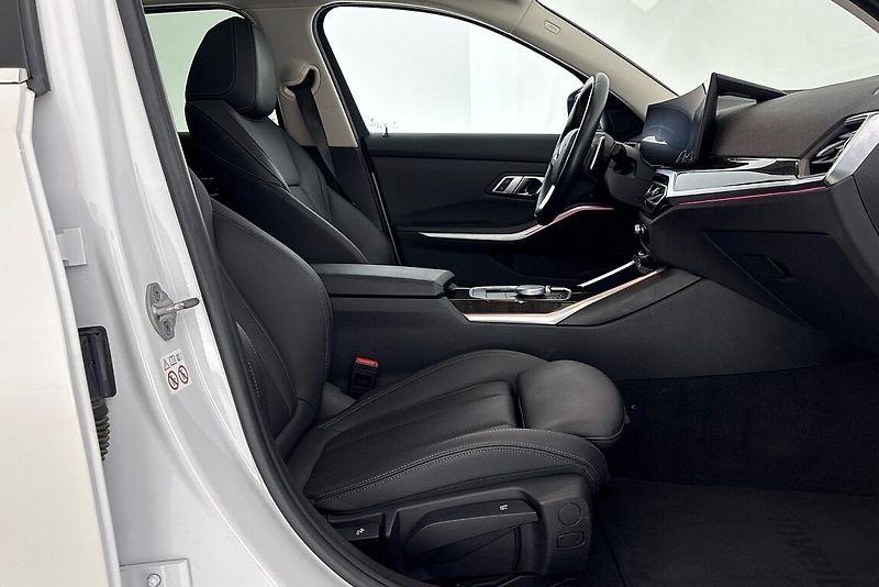 BMW Řada 3 řady 3 | 320d xDrive - fotka 15 z 28
