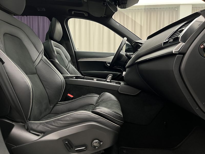 Volvo XC90 B5 AWD R-DESIGN 7 MÍST AUT  - fotka 19 z 47