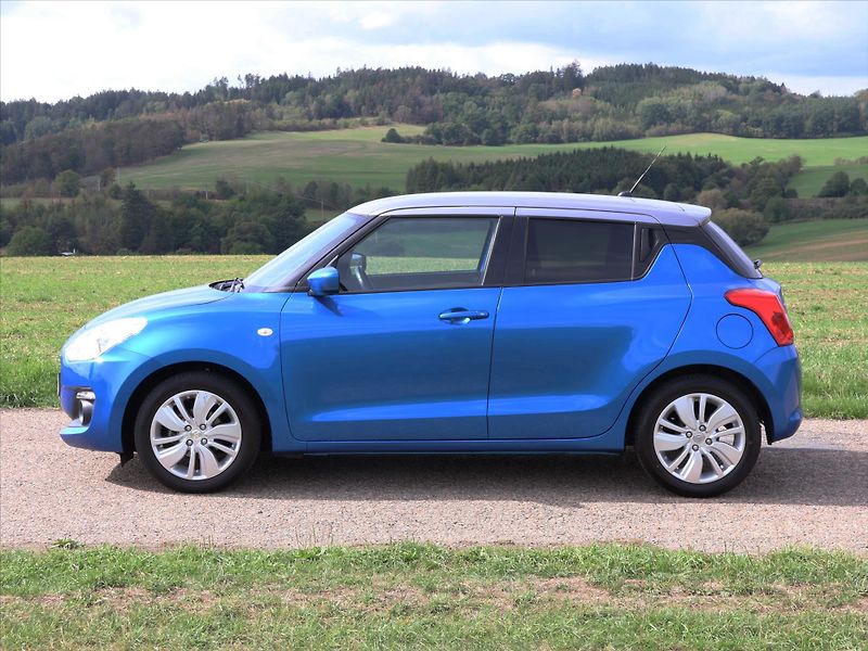 Suzuki Swift 1,2 DualJet 66kW Comfort 1.Maj - fotka 4 z 27