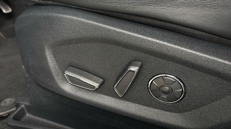 Ford S-MAX 2.5 Duratec Hybrid AUT Vignale - fotka 21 z 29