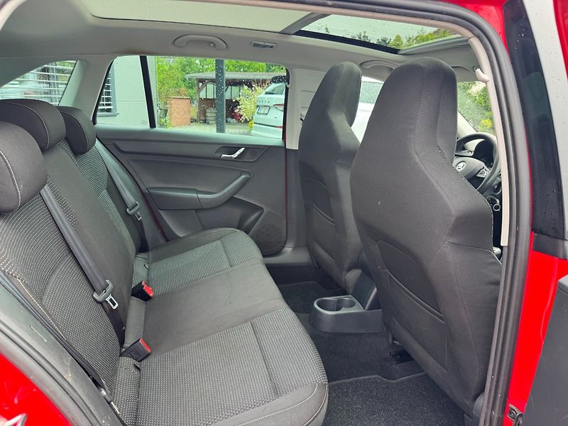 Škoda Rapid (2014) Spaceback 1.2 TSI StylePlus - fotka 27 z 31