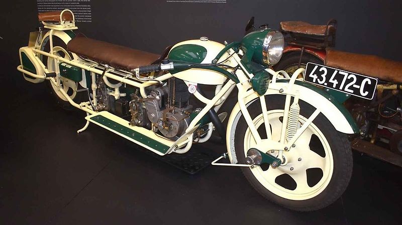 Cestovní z roku 1930.