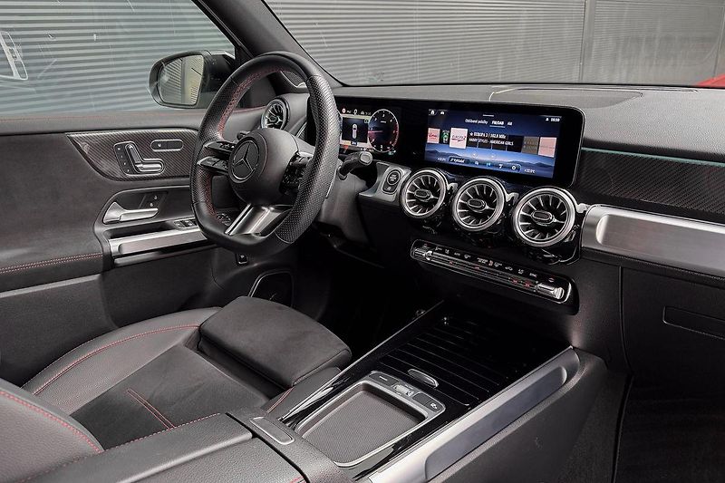 Mercedes-Benz GLB (2024) GLB 200d 4Matic AMG Line - fotka 20 z 63