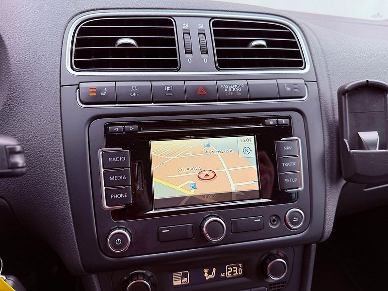 Volkswagen Polo Cross 1.2 TSi DSG, Navi - fotka 21 z 35