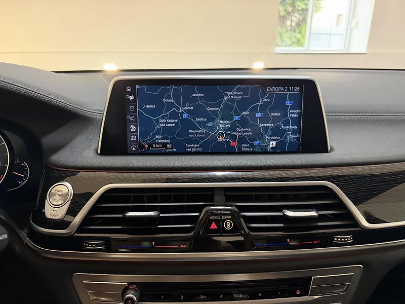BMW Řada 7 BMW 740d xDrive M-Paket CZ - fotka 29 z 50