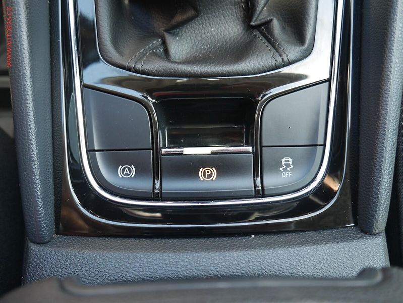 Škoda Karoq (2018) 1.6 TDI, ČR, Ambition, TZ - fotka 19 z 19