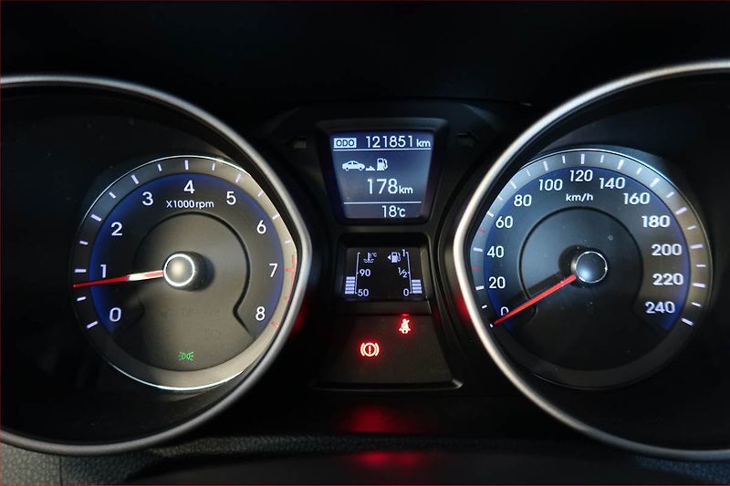 Hyundai i30 (2016) 1.6 GDI, Tempomat - fotka 11 z 18
