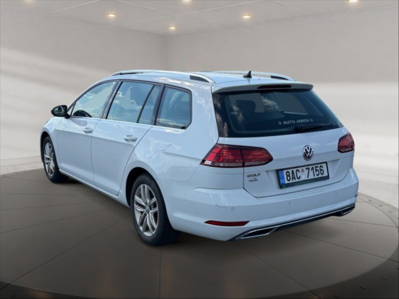 Volkswagen Golf 1,5 TSI EVO 110 Highline - fotka 4 z 10