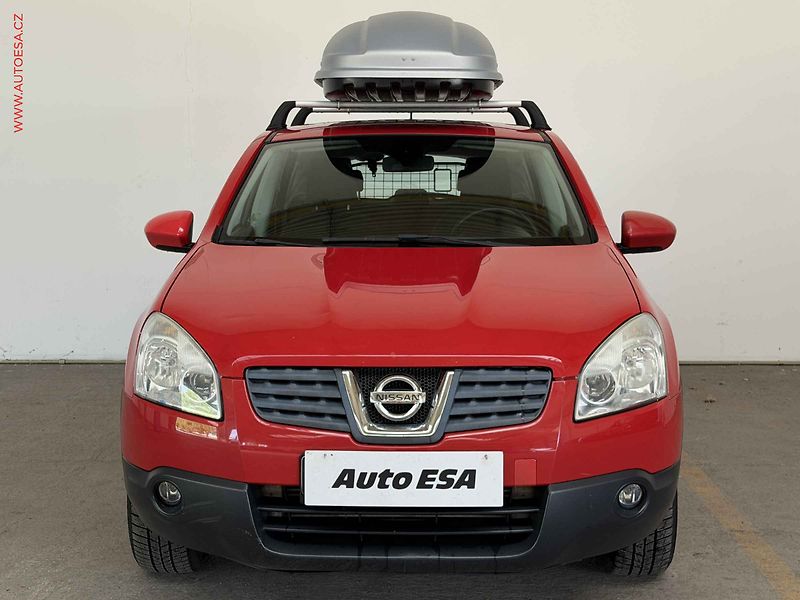 Nissan Qashqai (2008) 2.0dCi 4x4, TZ - fotka 2 z 17