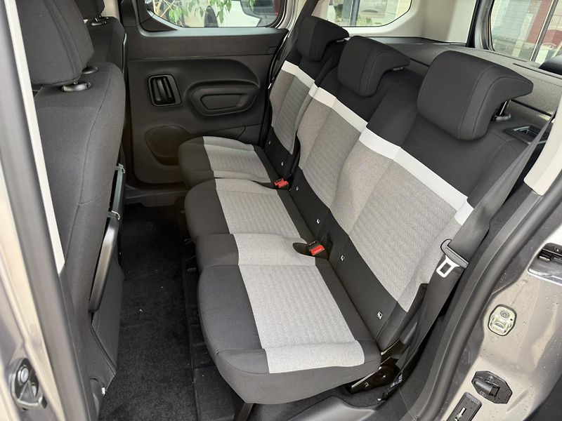 Citroën Berlingo (2026)  PLUS Diesel 100k Manual  - fotka 11 z 11