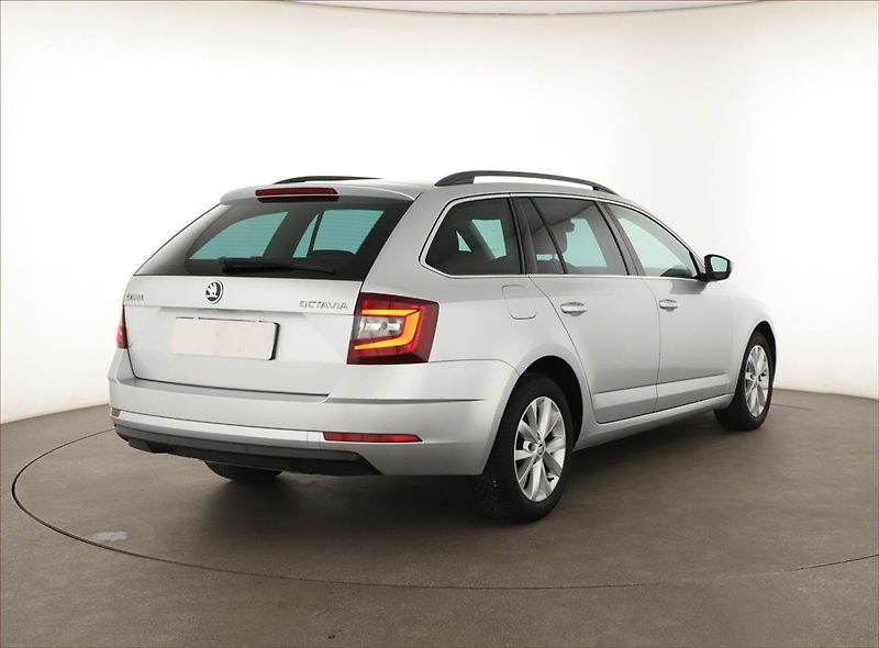Škoda Octavia (2018) 1.6 TDI, Automat, Tempomat - fotka 5 z 20