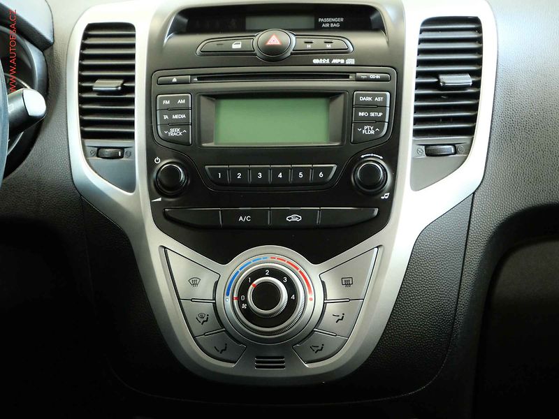 Hyundai ix20 (2015) 1.6 CVVT, 1.maj,ČR, Klima - fotka 13 z 21