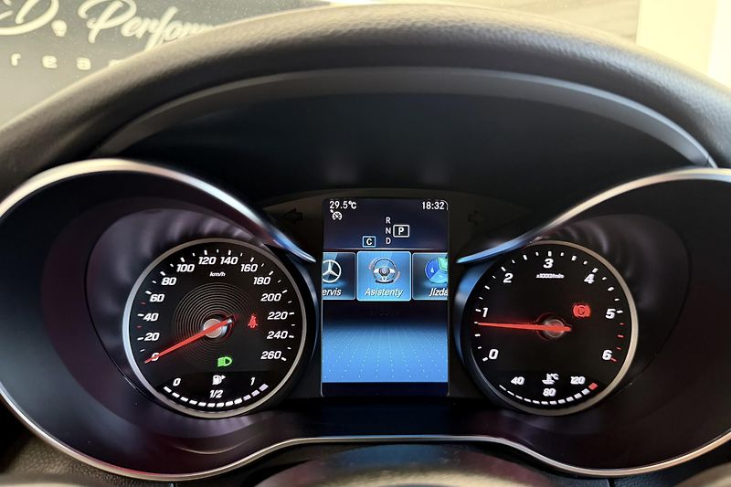 Mercedes-Benz Třídy C (2020) C 220d 4Matic AMG Line - fotka 46 z 81