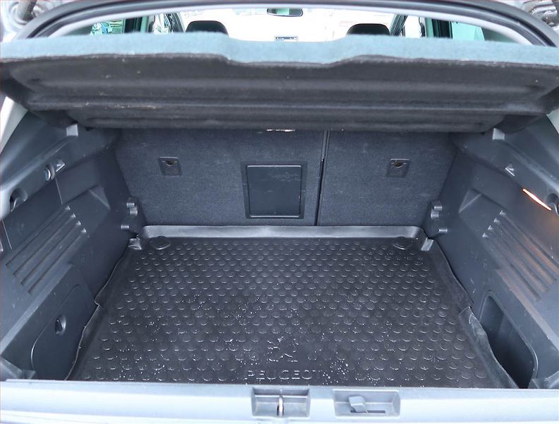 Peugeot 3008 (2016) 1.6 BlueHDi, Automat - fotka 14 z 21