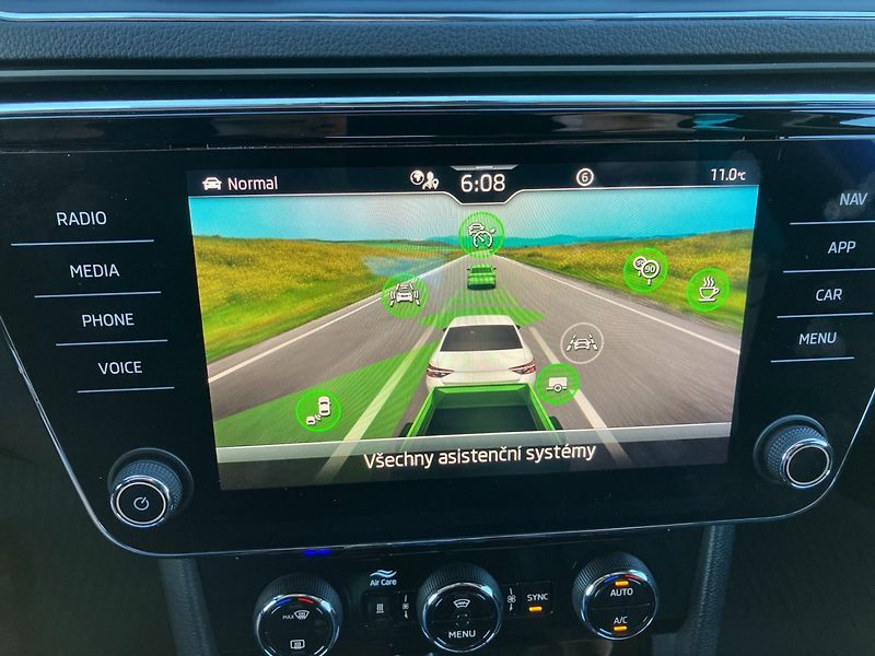 Škoda Superb (2021) 2.0TDI L&K DSG 4X4 WEBASTO - fotka 35 z 40
