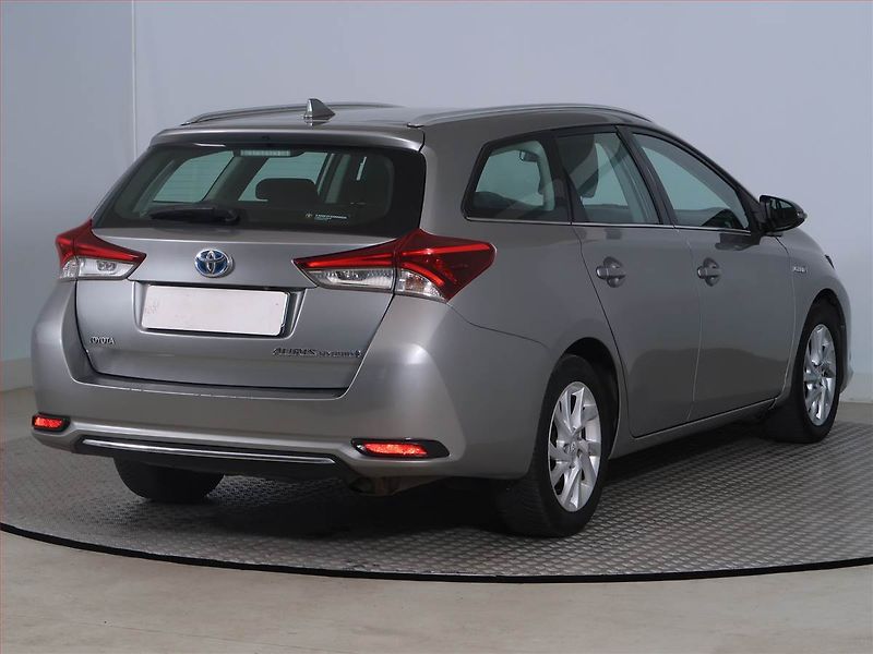 Toyota Auris (2016) Hybrid, Automat, Tempomat - fotka 5 z 21