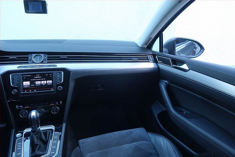 Volkswagen Passat (2015) 2.0 TDI, Automat, Kůže, Navi - fotka 8 z 26