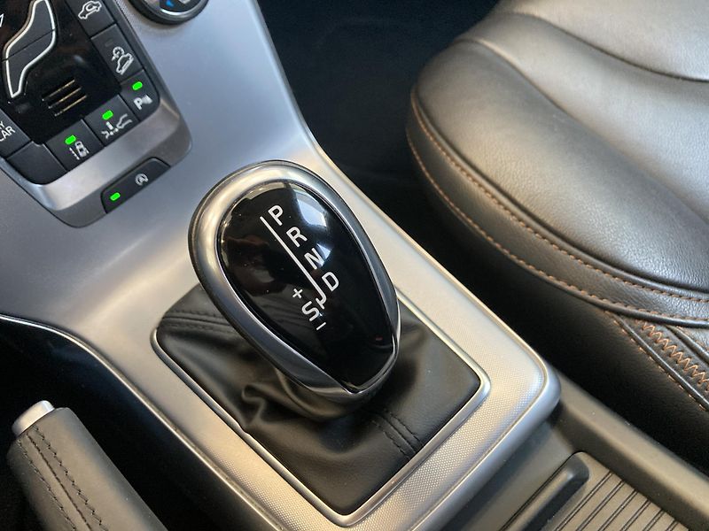 Volvo V40 CROSS COUNTRY T4  - REZERVACE - fotka 37 z 43
