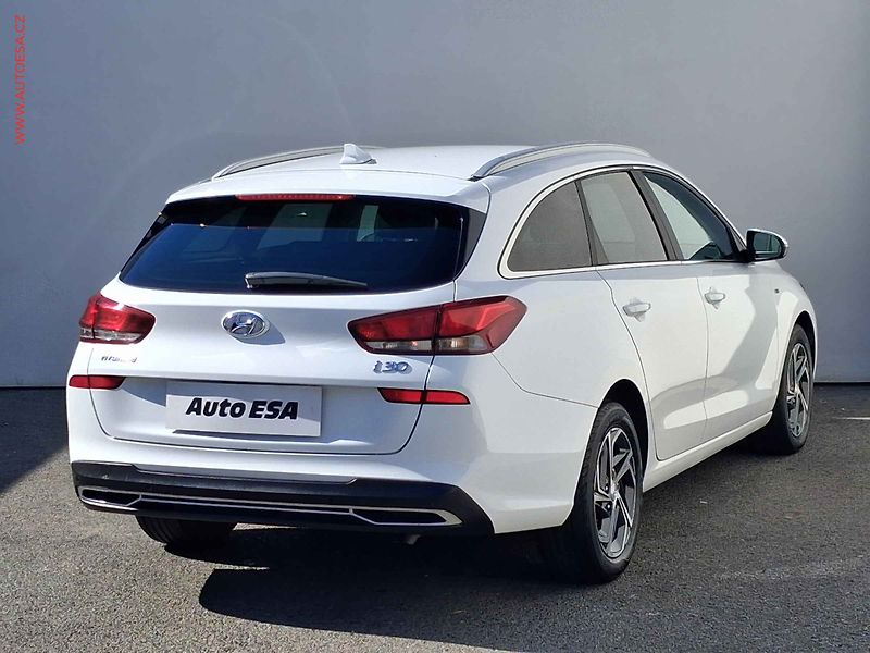 Hyundai i30 (2022) 1.5 T-GDi 48V MHEV, 1.maj,ČR - fotka 4 z 20