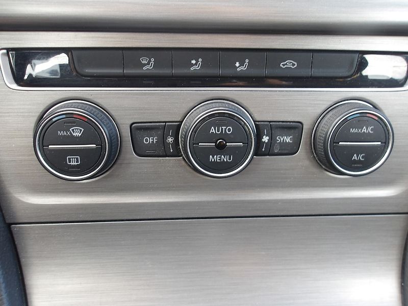 Volkswagen Golf 1,4TSi 92kW ČR ! 2.MAJ.! - fotka 19 z 27