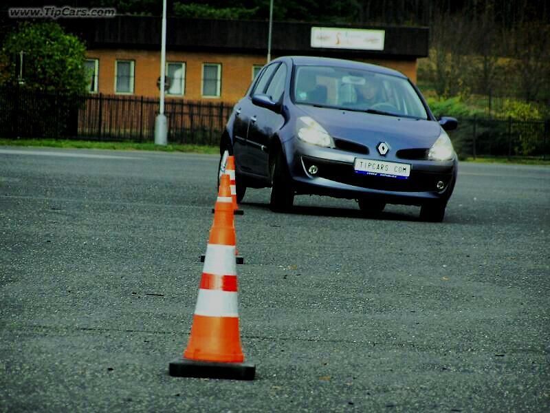 Jízdní vlastnosti jsou asi nejsilnější zbraní Clia, náklony v zatáčkách jsou minimální (tady je náklon při jízdě po třech kolech).