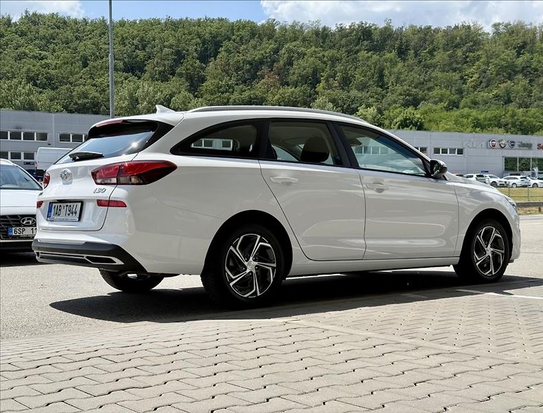 Hyundai i30 1,5 i  WG Family Comfort - fotka 3 z 23