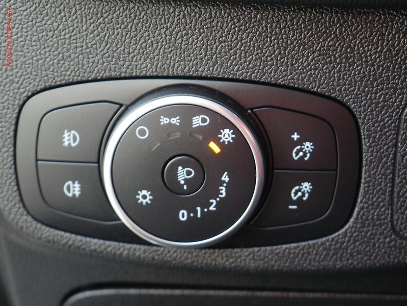 Ford Focus (2019) 1.5TDCi, ČR, LED, AC - fotka 16 z 19
