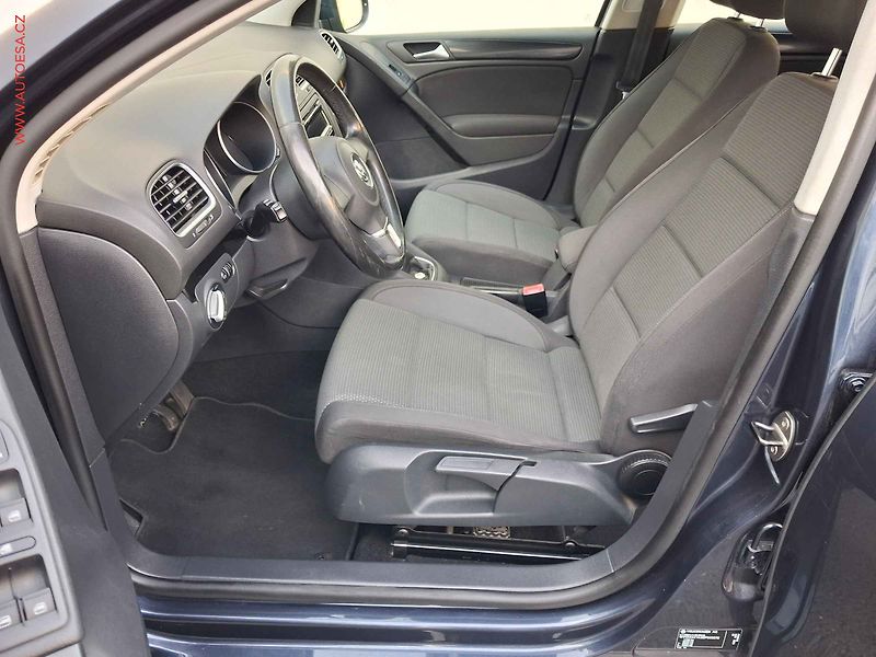 Volkswagen Golf (2012) 1.2TSi, ČR, Comfort, park - fotka 9 z 16
