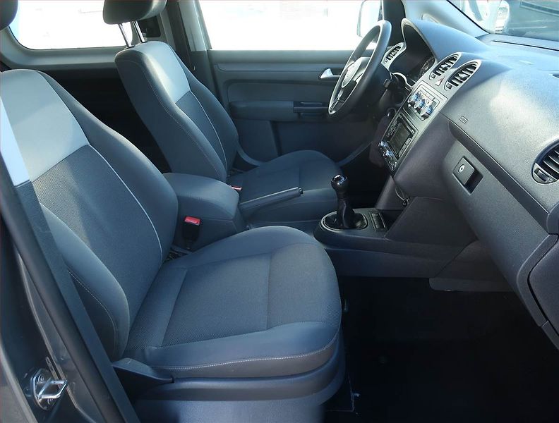 Volkswagen Caddy (2011) 1.2 TSI, 5Míst, 1Maj - fotka 9 z 16