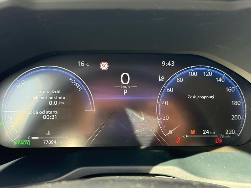 Toyota RAV4 2,5 Executive, 4x4, Hybrid - fotka 11 z 24