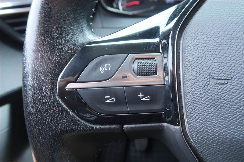 Peugeot 2008 (2020) 1.2 PureTech, Serv.kniha - fotka 16 z 20