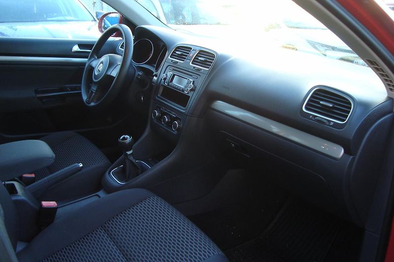 Volkswagen Golf (2011) VI.1.6TDi,ČR,S.kn1.MajSTK 8/27 - fotka 44 z 67