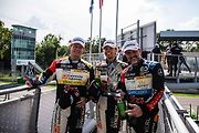 Trio z roudnické závodní stáje David Vršecký, Adam Lacko a Aliyyah Koloc čeká za volantem Mercedesu-AMG GT4 nejdřív páteční kvalifikace. Foto: Buggyra media