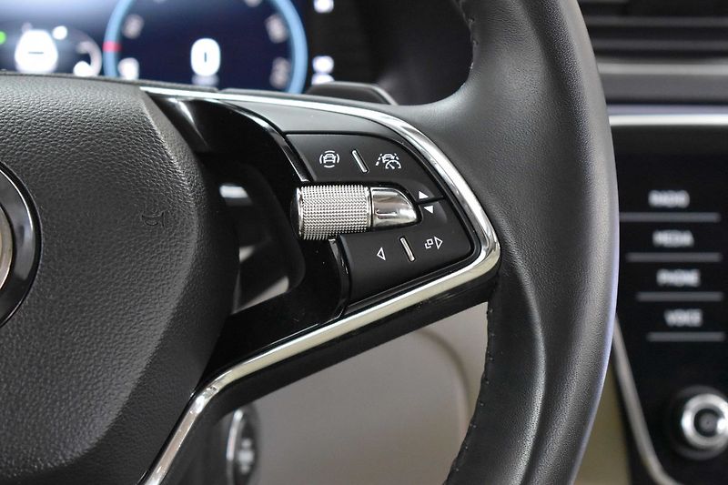 Škoda Superb TDI 147kW 4x4*L&K*TAŽNÉ*ČR 1.M - fotka 25 z 49