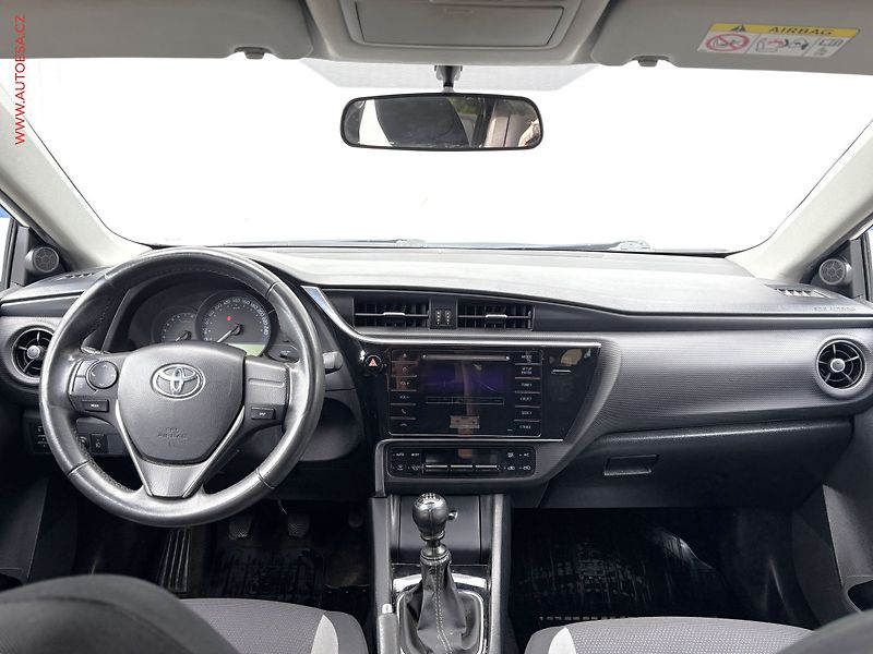 Toyota Auris (2015) 1.6i, ČR, autoAC - fotka 8 z 14