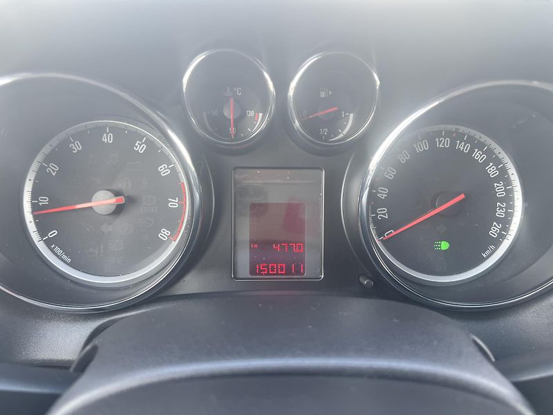 Opel Astra 1.4i 16v KAMERA TEMPOMAT ALU - fotka 14 z 42
