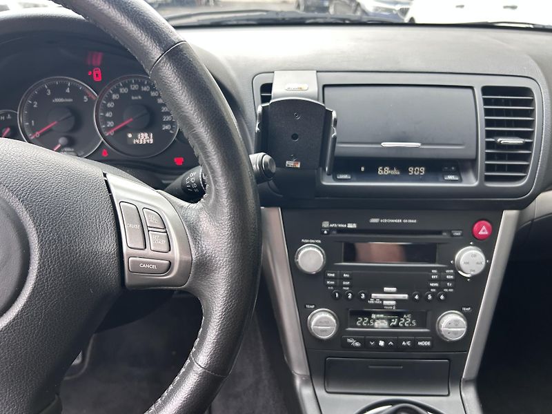 Subaru Legacy 2.0 D Active AWD - fotka 18 z 38