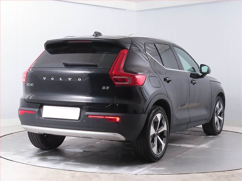 Volvo XC40 (2022) Inscription B3 - fotka 5 z 14